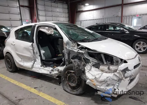 2013 Toyota Prius C Three z USA, uszkodzony, nr VIN JTDKDTB31D1045244